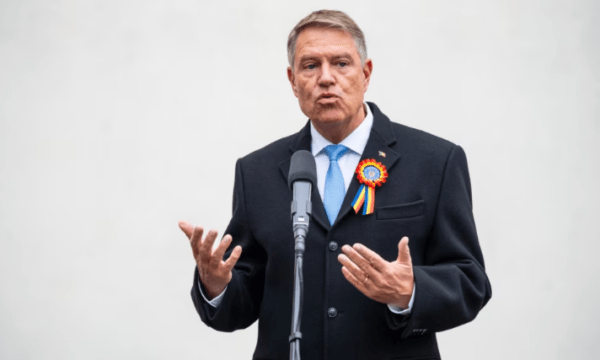 Jep dorëheqje presidenti i Rumanisë, Klaus Iohannis