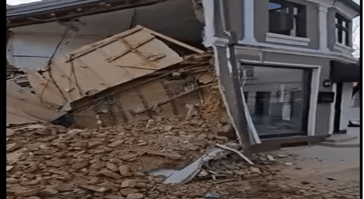 Shembet shtëpia në Qendrën Historike të Prizrenit