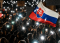 ‘Sllovakia është Europë!’, protesta masive kundër kryeministrit Fico