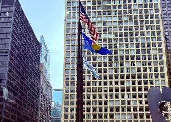 Për nder të 17-vjetorit të Pavarësisë, në Çikago u ngrit flamuri i Kosovës