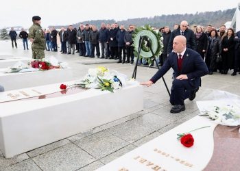 Haradinaj homazhe te Jasharajtë e Rugova: Kjo ditë na kujton lirinë