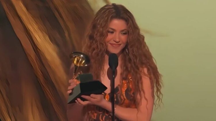 Shakira emocionale në Grammy, ia kushtoi çmimin e saj ‘vëllezërve emigrantë’