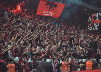 Euro 2027 me Serbinë, ‘Tifozat Kuq e Zi’: Gj*aku i mijëra dëshmorëve do t’ju m*allkojë