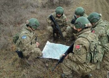 Ushtarët e KFOR-it turk patrullojnë në pjesën veriore