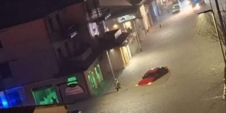Moti i keq përfshin Italinë, përmbytje të mëdha në ishullin Elba
