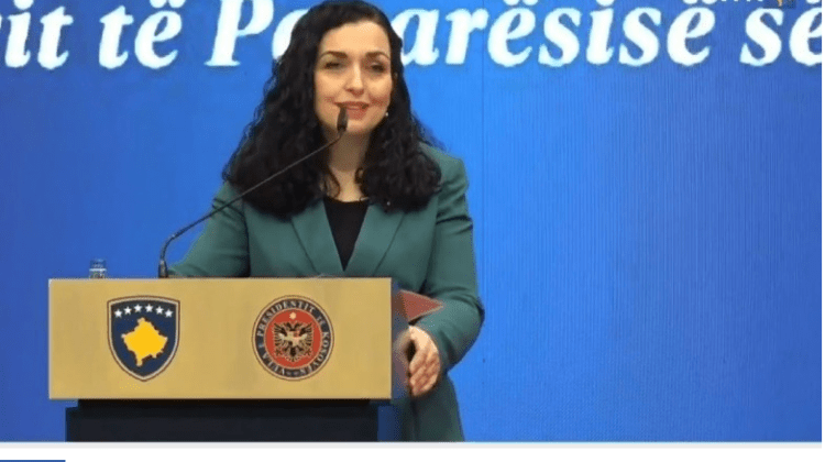 Presidentja Osmani: Familja Jashari, themeli mbi të cilën u ngrit liria e Kosovës (Video)
