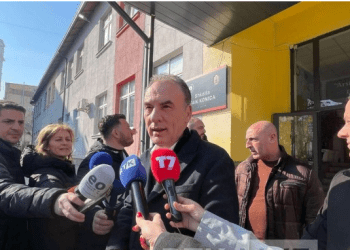 Fatmir Limaj hedh votë, e quan ditë të demokracisë