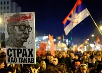 Vuçiq s’arrin të gjejë gjuhë të përbashkët me studentët