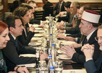 Kurti shtroi iftar për myftiun Tërnava dhe përfaqësues të BIK-ut