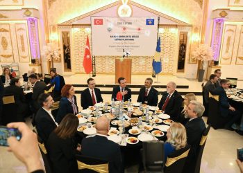 Kurti merr pjesë në iftarin e shtruar nga Ambasada e Turqisë në Kosovë