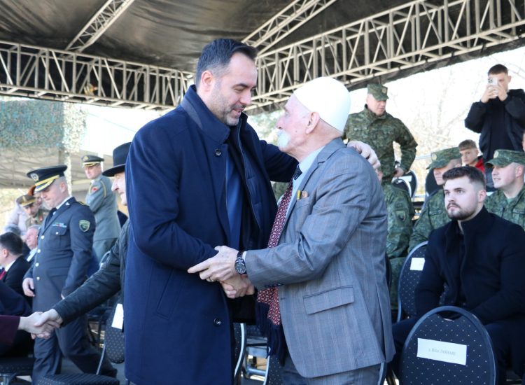 Konjufca mori pjesë në ceremoninë e rreshtimit të kuadrateve të FSK-së