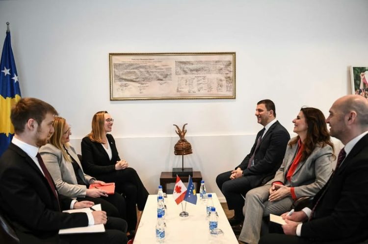 Krasniqi takon ambasadoren e Kanadasë në Kosovë, diskutuan për procesin zgjedhor
