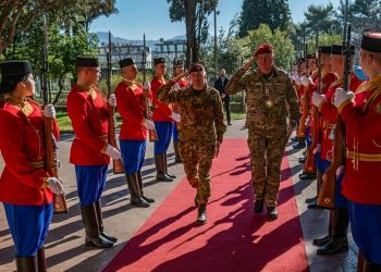 Komandanti i KFOR-it takon ministrin e Mbrojtjes të Malit të Zi, flasin për sigurinë në Kosovë