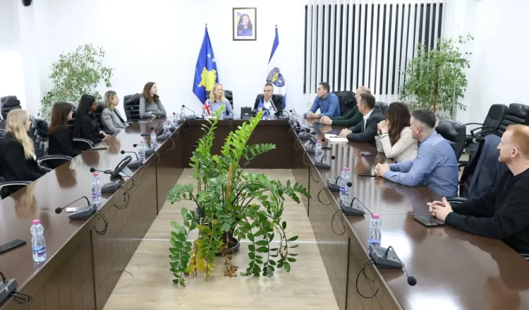 10 mijë euro pajisje nga Britania për Policinë e Kosovës, fokus në komunikim