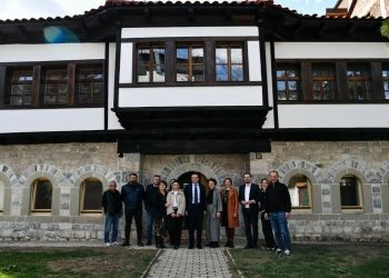 Kurti vizitoi Kullën e Mahmutbegollëve e cila është në fazën finale të restaurimit