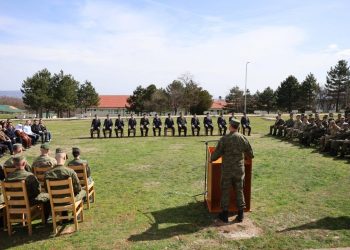 Diplomojnë edhe trembëdhjetë nënoficerë në FSK