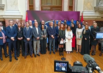 Opozita serbe kërkon qeveri kalimtare, pushteti thotë se është jokushtetues