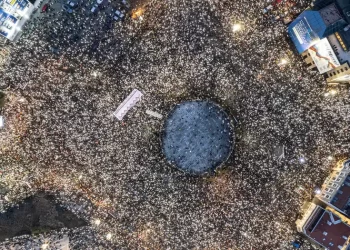 Protesta e studentëve : Krejt Serbia në Beograd, më 15 mars, bie Vuçiq