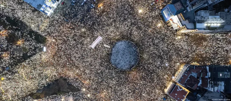 Protesta e studentëve : Krejt Serbia në Beograd, më 15 mars, bie Vuçiq