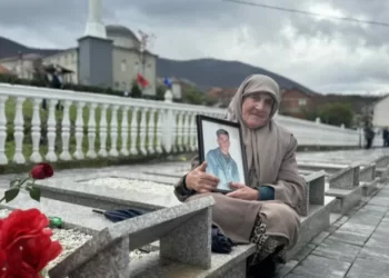 ​Rrëfehet nëna për vra*sjen e djalit të saj nga forcat serbe