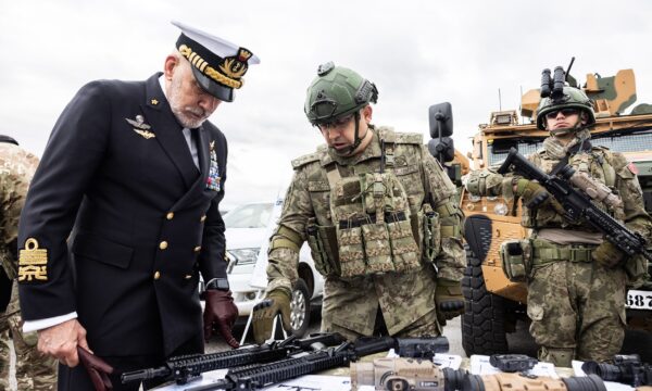 Admirali Dragone lavdëron përkushtimin e KFOR-it: Vazhdojnë ta ruajnë paqen dhe stabilitetin në Kosovë që nga viti 1999