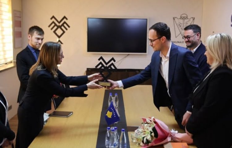 Kryetari Hyseni priti ambasadoren jorezidente të Kanadasë për Kosovë