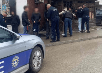 Ngjarjet e fundit tr*onditëse në Vushtrri, policia kryen kontrolle në tri shkolla