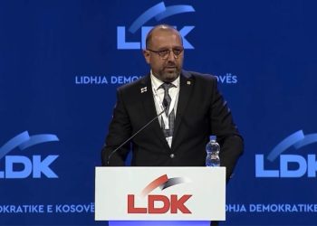 Dushi thumbon Hotin: Informatat e atyre që sillen korridoreve nuk është mirë t’i servohen publikut