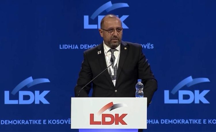 Dushi thumbon Hotin: Informatat e atyre që sillen korridoreve nuk është mirë t’i servohen publikut