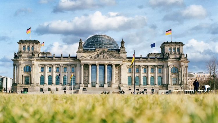 Presidenti gjerman, Steinmeier: Kurrë nuk do ta kisha besuar se do të na duhej të mbronim Ukrainën nga SHBA