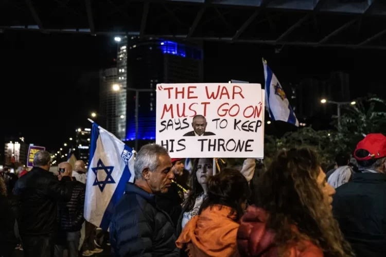 Protestuesit mblidhen jashtë shtëpive të ministrave izraelitë