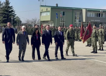 Nis ceremonia e rreshtimit të kuadrateve të FSK-së