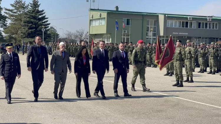 Nis ceremonia e rreshtimit të kuadrateve të FSK-së