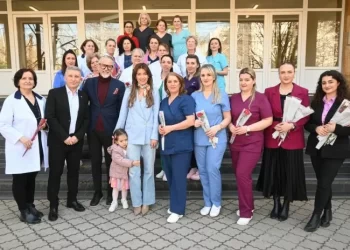 Haxhiu e Vitia për nder të Ditës së Gruas vizituan Klinikën e Gjinekologjisë