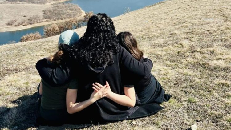 “Dashuria më e ëmbël”, Osmani e përqafuar nga vajzat e saj