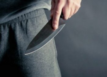 Burri nga Peja tenton ta godasë me thikë gruan – arrestohet nga policia