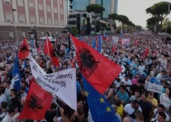 Protesta kundër mbylljes së TikTok në Shqipëri fillon nga ora 19:00