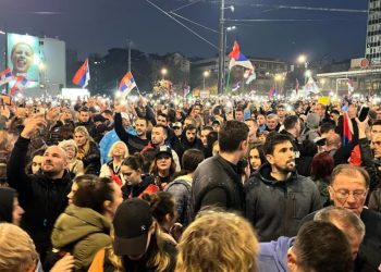 “S’do të lejojmë të na privoni lirinë” – Nisin fjalimet e studentëve në Beograd