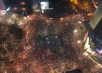 Studentët nisin të tërhiqen pas gjuajtjeve nga mbrojtësit e Vuçiqit