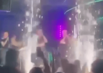 Momenti i fillimit të zjarrit në Koçani ku humbën jetën 50 persona dhe 100 janë lënduar