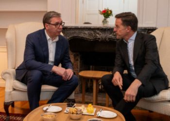 Shov*nistit Vuçiqit i ‘dhemb’ aleanca Kosovë – Shqipëri – Kroaci, i ankohet sekretarit të NATO-s, Mark Rutte