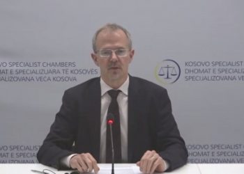 Specialja: Thaçi lejohet të qëndrojë në familjen e ngushtë për nderime