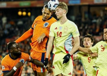 Van Dijk e admiron talentin e Barcelonës