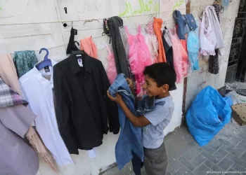 Qindra fëmijë në Gaza marrin rroba për Fitër Bajramin para festës