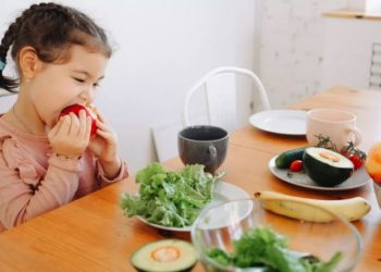 Pse ekspertët po paralajmërojnë prindërit që të mos u japin fëmijëve vitamina