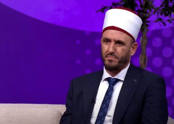 “Nënat tona kanë shpërblim nga Zoti”, Hoxha flet për të mirat e grave që përatitën ushqim gjatë Ramazanit (VIDEO)