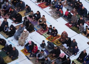 11 vende të botës islame festojnë Bajramin të dielën, 15 të tjera të hënën