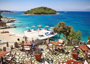 “Dyndje turistësh në Shqipëri”/ The Telegraph: Destinacioni i ri në Europë drejt ‘mbiturizmit’! Mos të bëhet si Spanja