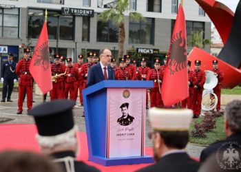 Shqipëria përkujton Indrit Carën në 26-vjetorin e rënies në Kosovë, inaugurohet monumenti kushtuar heroit
