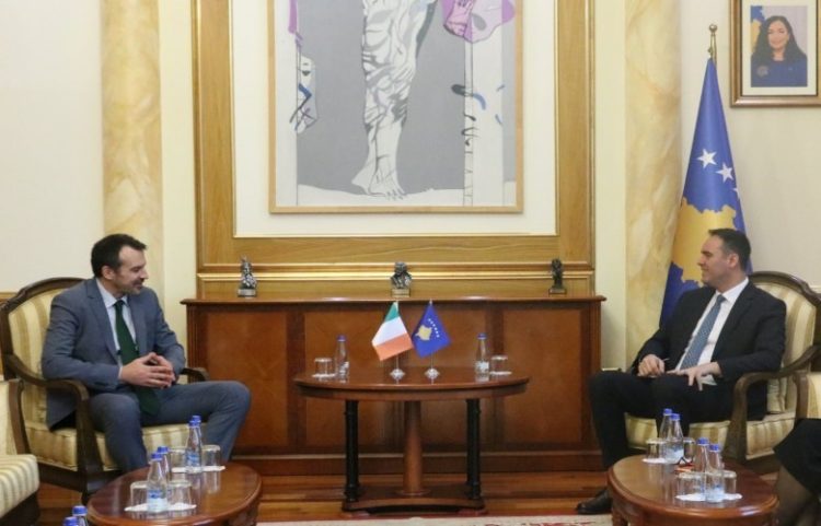 Konjufca pret në takim ambasadorin jorezident të Irlandës, Almqvist